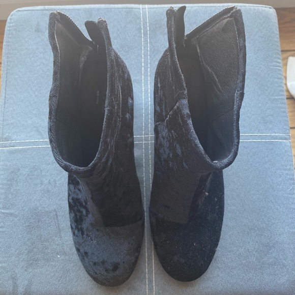 Black rag & bone Drea booties with clear heel - Picture 5 of 5